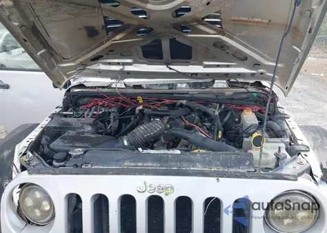 2010 Jeep Wrangler Unlimited Sahara из США, поврежденный, VIN 1J4HA5H15AL208413